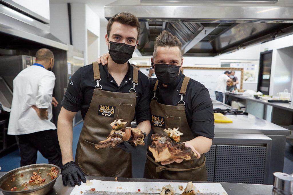 Álex Viñal, de Nola Gras, logra el máximo reconocimiento en la XXVI edición del Concurso de Tapas de Zaragoza y Provincia, el certamen oficial más antiguo de España. El segundo premio es para Atípico y el tercero para El Rincón de Sas.