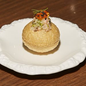 HOTEL GLOBALES CASTILLO DE AYUD - Panni puri relleno de berenjena asada, tomate seco y tartar de trucha del rio piedra 🚫🌾