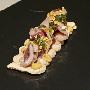 ME VA ME VA - Pavlota de pato curado con gelé de mango y vermú rojo 🚫🌾